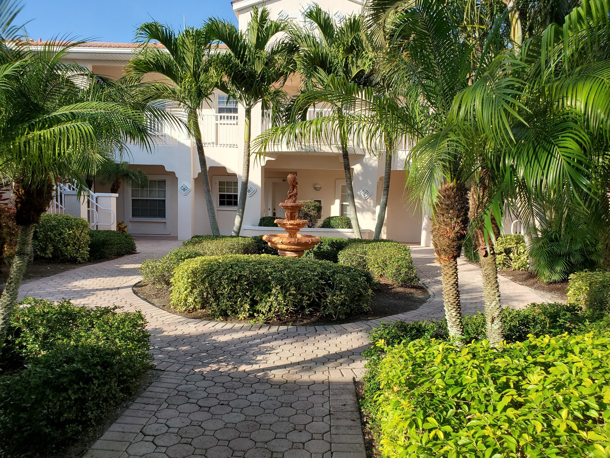 Building Photo - 4240 Central Sarasota Pky