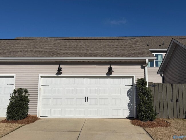 Building Photo - 3203 McClellan Wy SE