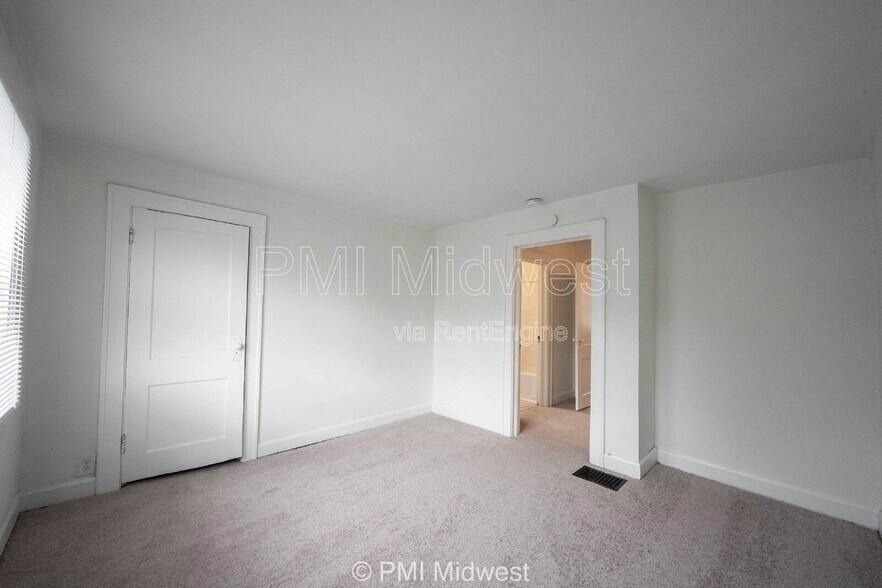 Building Photo - 1331 W 34th St