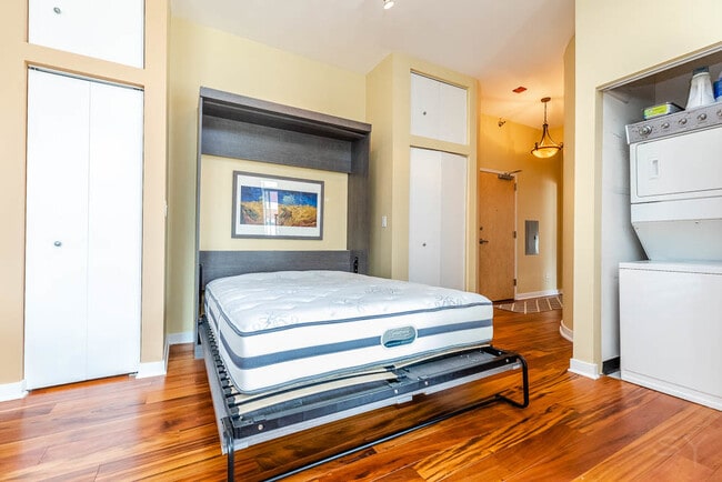 Building Photo - 1600 S Indiana Ave