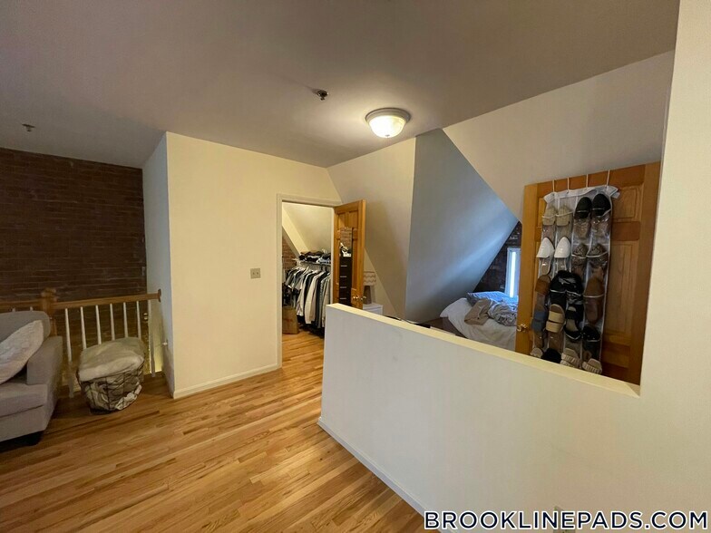 Building Photo - 1404 Beacon St