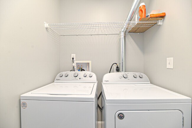 Building Photo - WINTER RENTAL Gorgeous 2 bedroom very spac...