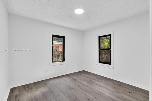 Building Photo - 118 NW 44th St