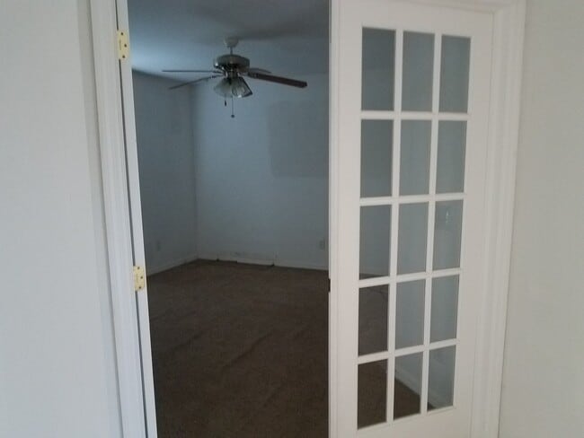 Building Photo - 364 Pinehurst Ave