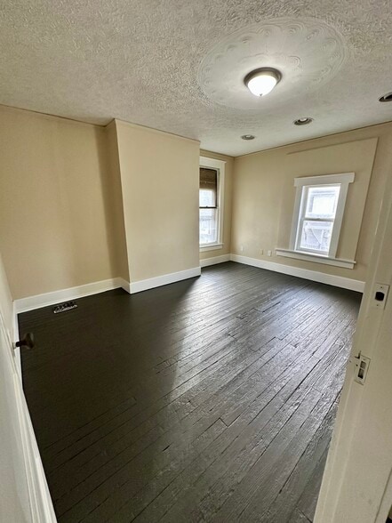 Building Photo - 735 Fountain Sq