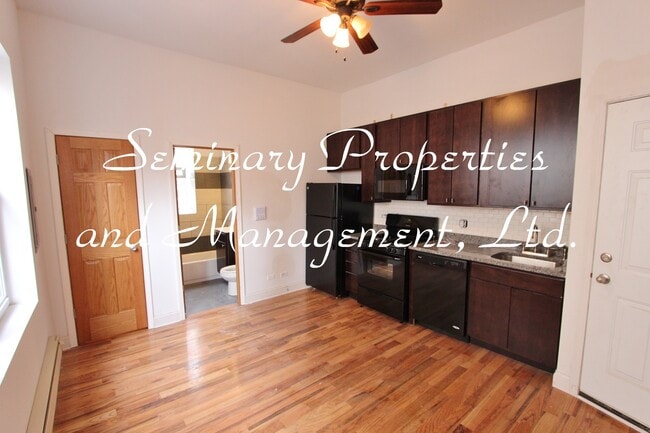 Interior Photo - 4502-04 N Paulina