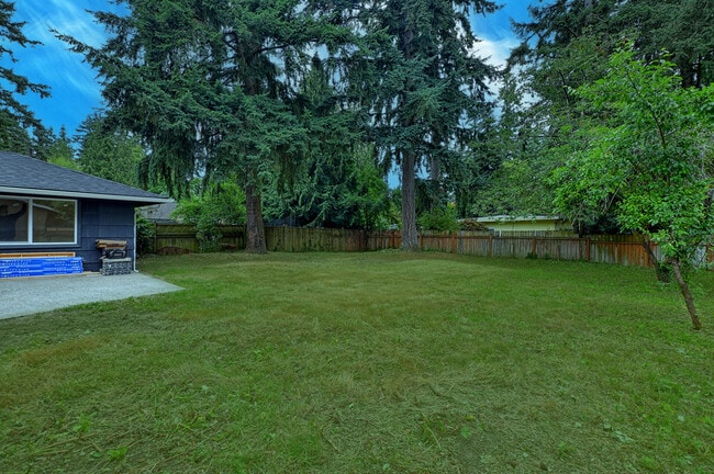 Building Photo - 22705 Mountlake Terrace