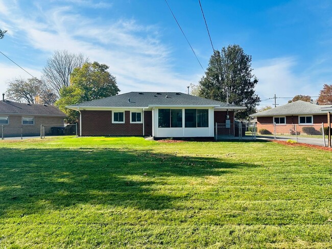 Building Photo - Charming and Updated Cul-de-Sac Gem with Year-Round Sunroom and Spacious Backyard!