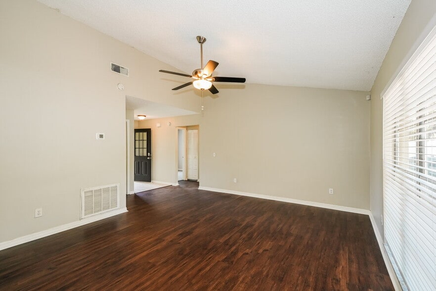 Building Photo - 1670 Palm Leaf Dr