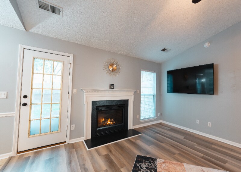 Building Photo - 7401 Starvalley Dr