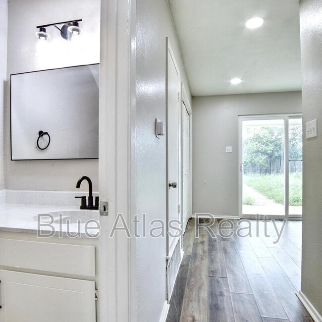 Building Photo - 2302 Indigo Ln