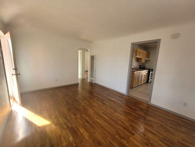 Building Photo - Ready to View!!