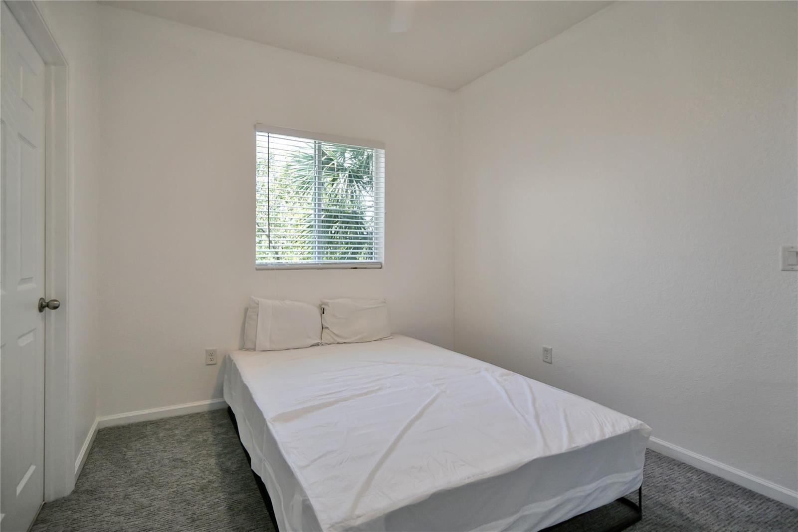 Building Photo - 378 NE 47th Pl