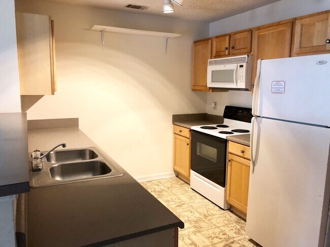 Building Photo - 3 Bedroom Condo at Hart's Cove!