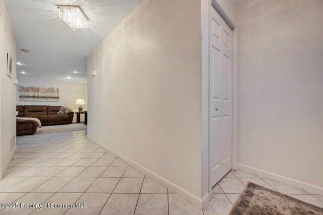 Building Photo - 11 Gilroy St