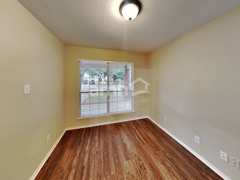 Building Photo - 232 Rock Springs Dr