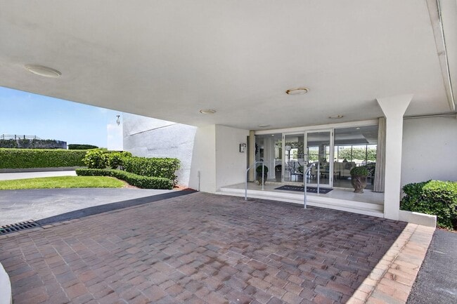 Building Photo - 5400 N Ocean Dr