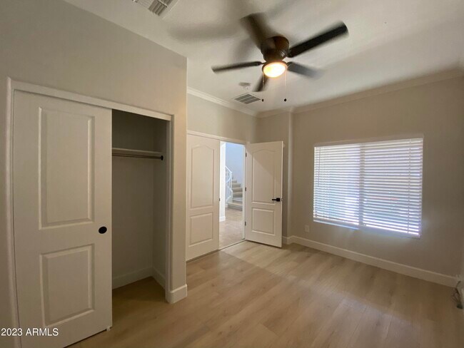 Building Photo - 4909 E Colonial Dr