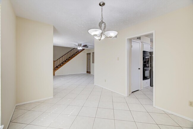 Building Photo - 2807 Planters St