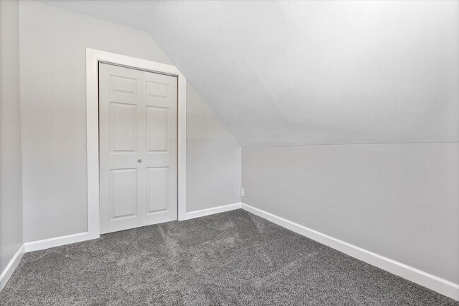 Building Photo - 3751 N Clifton Ave