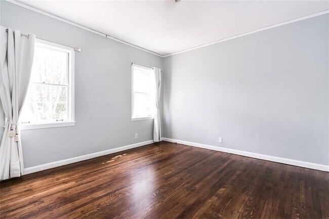 Building Photo - 132 Garden Ln