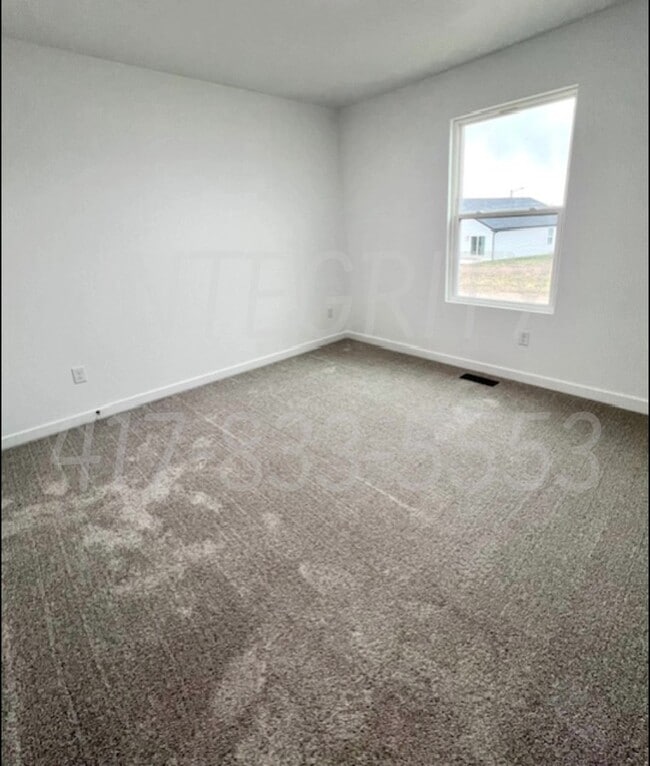 Building Photo - 478 E Lennox St