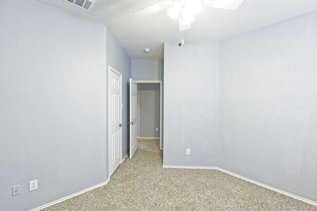 Building Photo - 1201 Rain Fern Dr