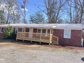 Building Photo - 5 Bedroom, 2.5 Bathroom house, Super convenient location! Arden