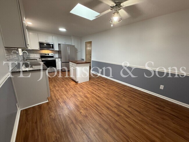 Building Photo - 3 Bedroom Close to Mt. Tabor