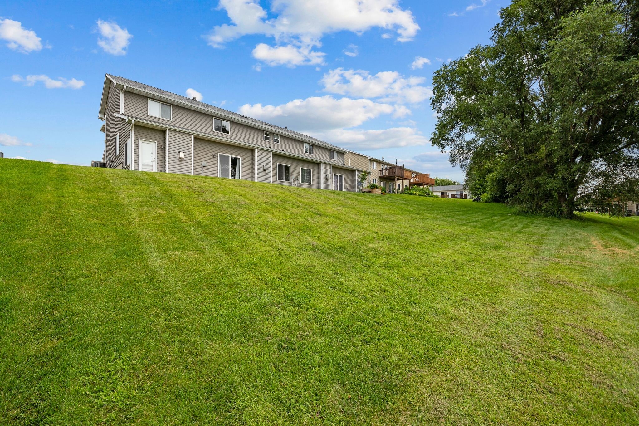 Building Photo - 533 E Goldfinch Dr