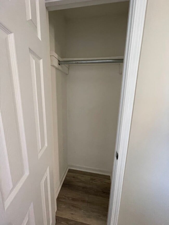 Building Photo - 407/409 Walnut Road