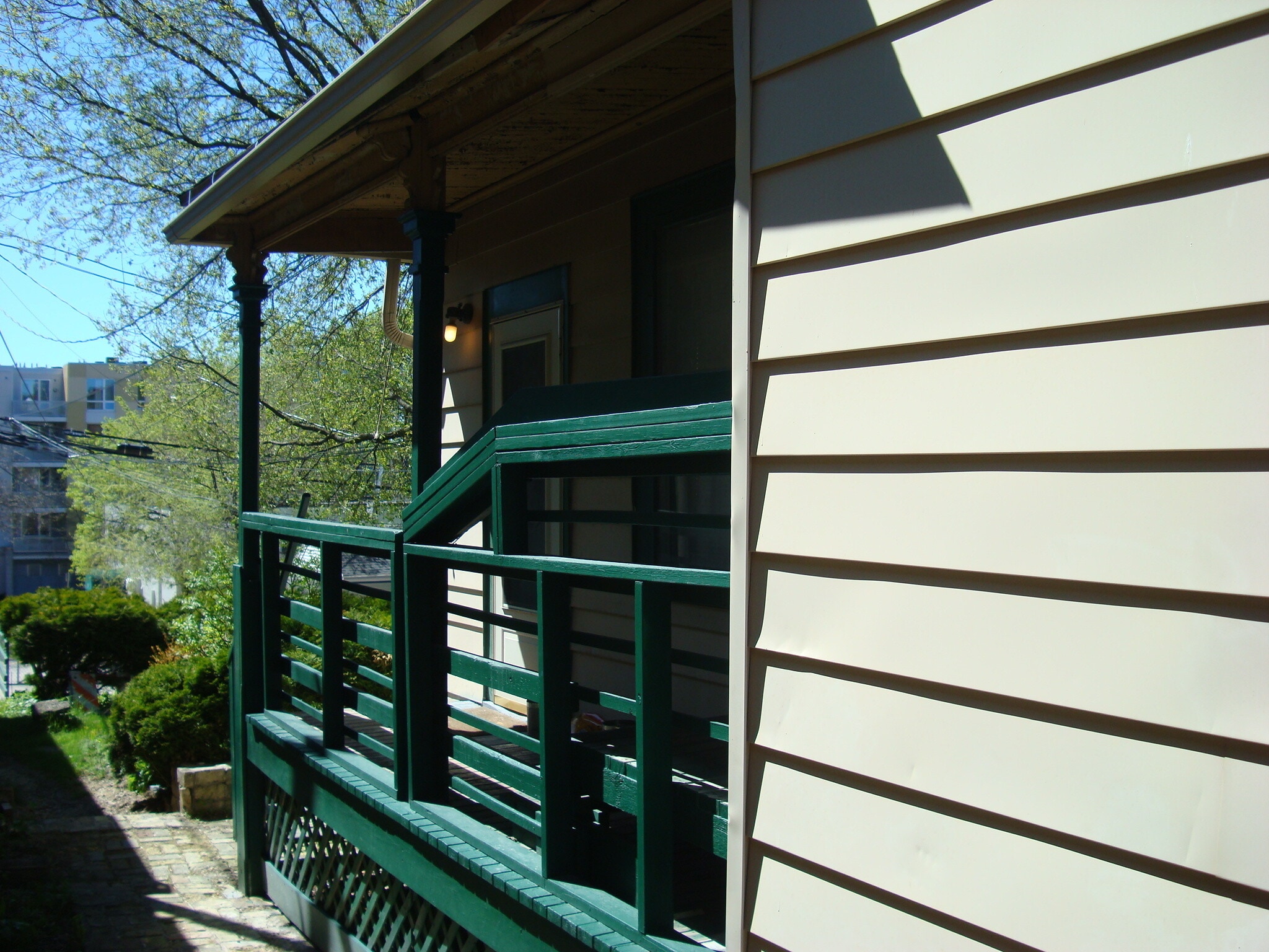 SIDE PORCH TO UPPER - 1539 Jackson N St