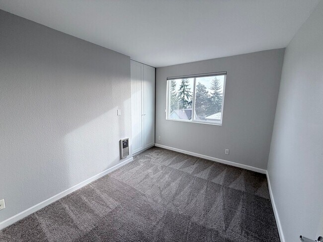 Building Photo - Great location 3 bed 2 bath condo in Fremont