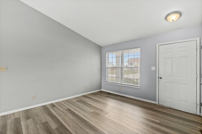 Building Photo - 679 Dundee Ct