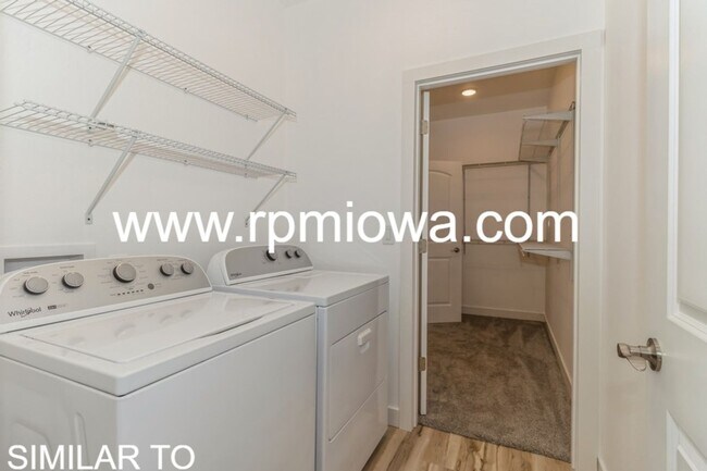 Building Photo - NEW CONSTRUCTION!! 4 Bed, 3 Bath Home in Urbandale