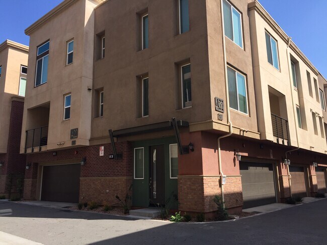 Building Photo - 422 W Route 66