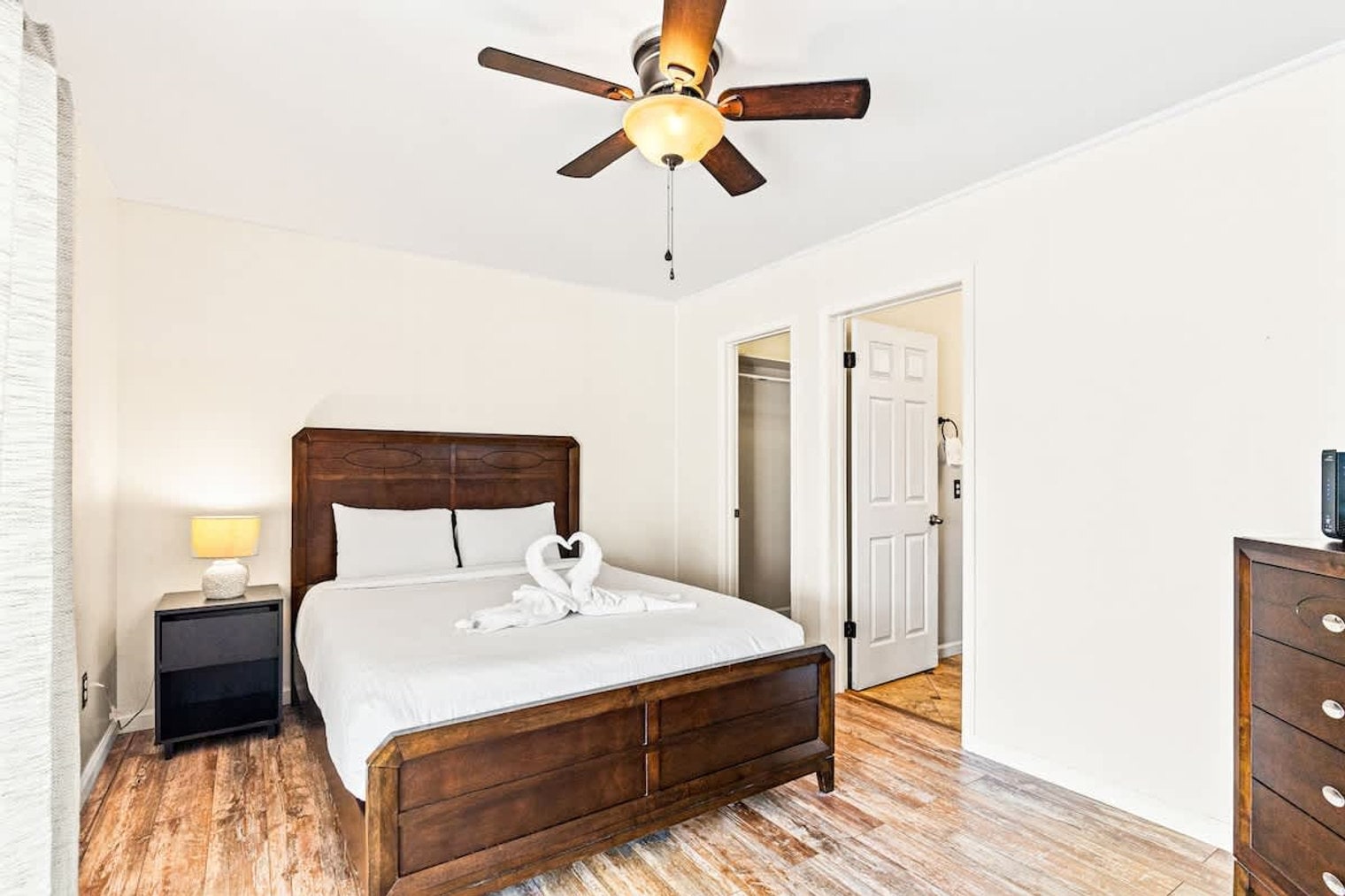 Building Photo - 5218 Beach Dr