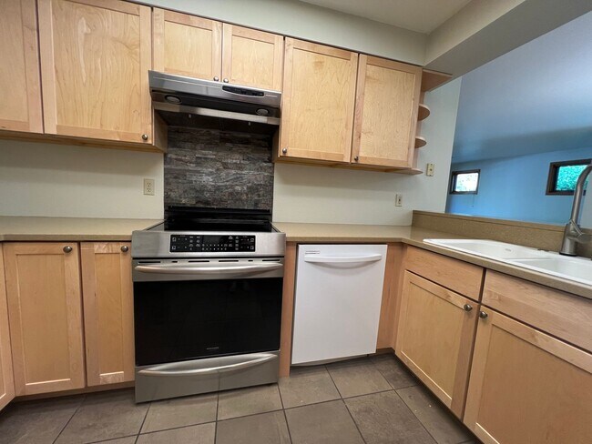Building Photo - Gardener's Dream!  2 Bedroom house on quiet corner lot