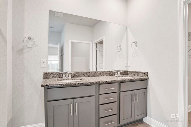 Building Photo - 390 Gemini St