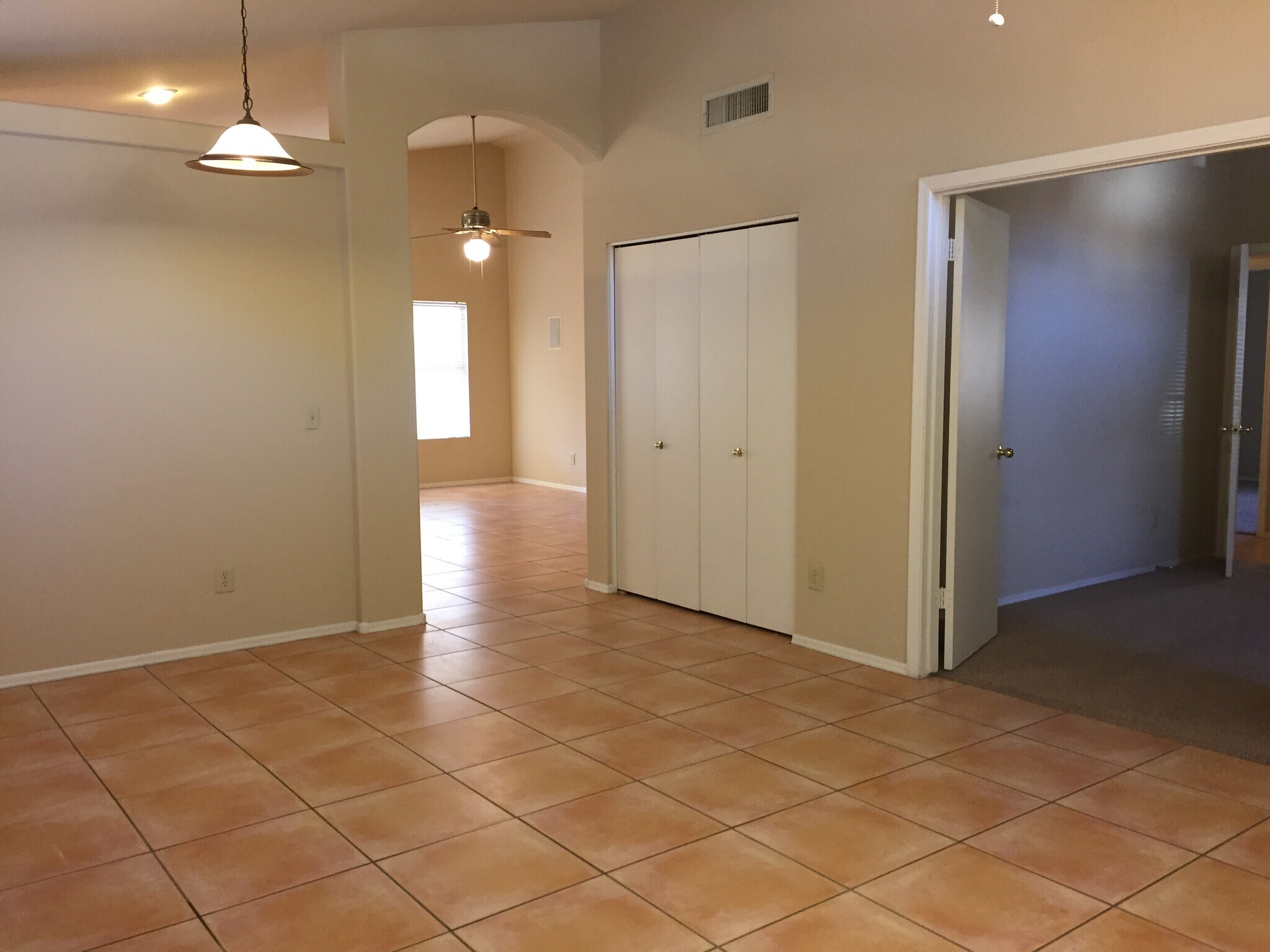 Building Photo - 741 W Hackamore St