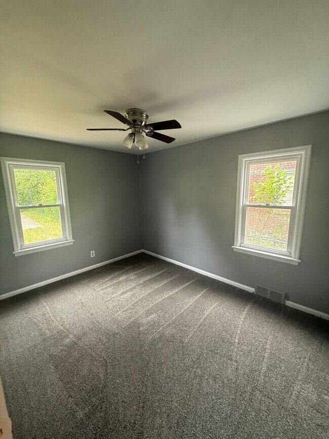 Building Photo - Charming 3 bedroom brick bungalow