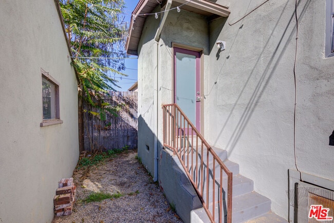 Building Photo - 3216 Bellevue Ave