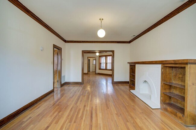 Building Photo - 2704 N Mildred Ave