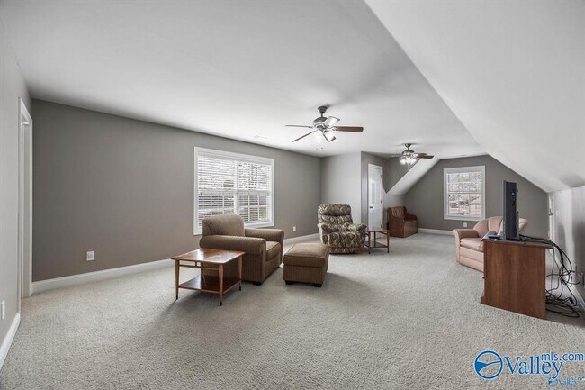 Building Photo - 113 Vanguard St