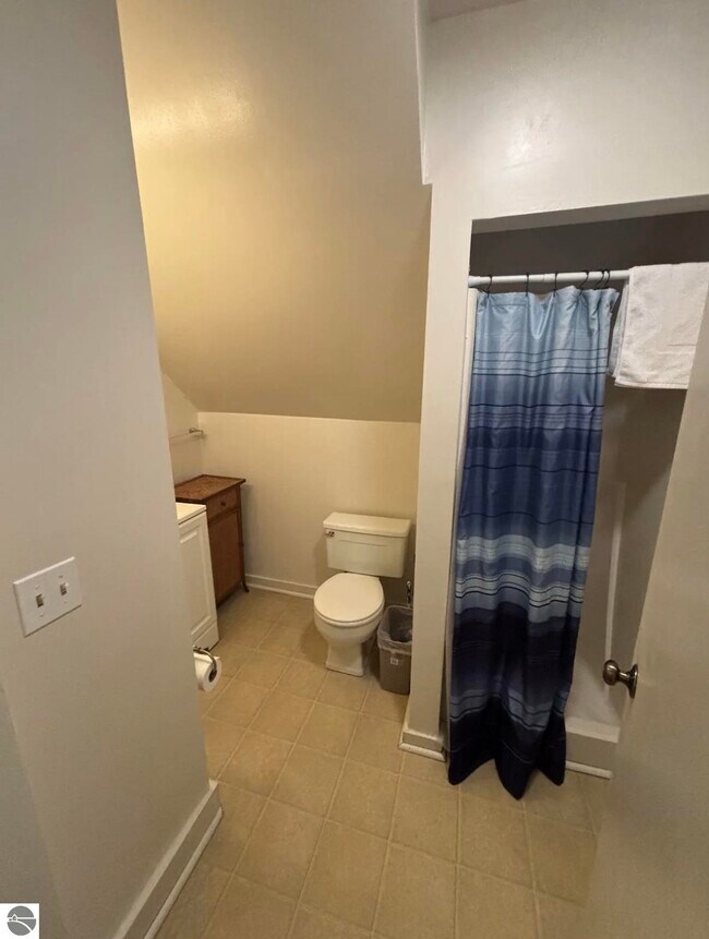 Building Photo - 855 E Front St