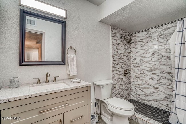 Building Photo - 311 Zenith Dr