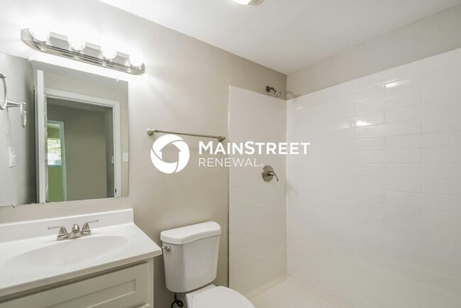 Building Photo - 3 Bedroom Pet-Friendly Home in St. Louis, MO with Main Street Renewal