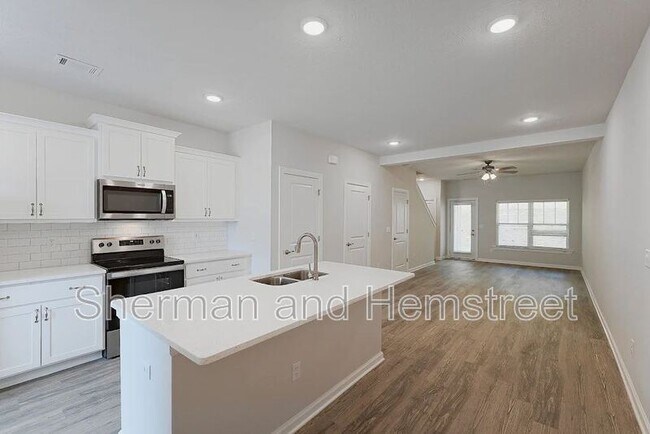 Building Photo - 2035 Lotus Dr