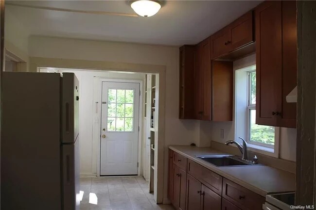 Building Photo - 35 S Chestnut St