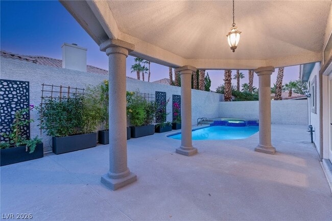 Building Photo - 1605 Shadow Rock Dr